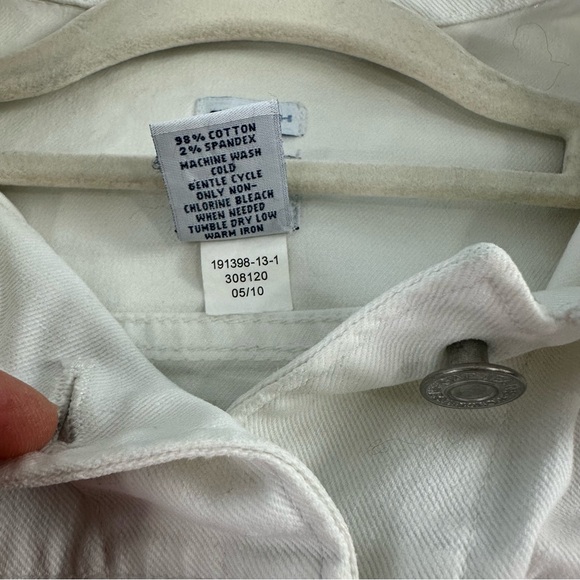 Gap White Jean Jacket Size XL; Silver Buttons and Snaps - Picture 4 of 14